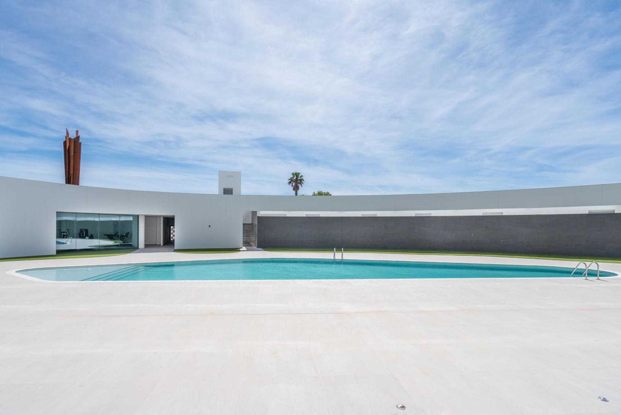 Luxury Poolside * Lagos