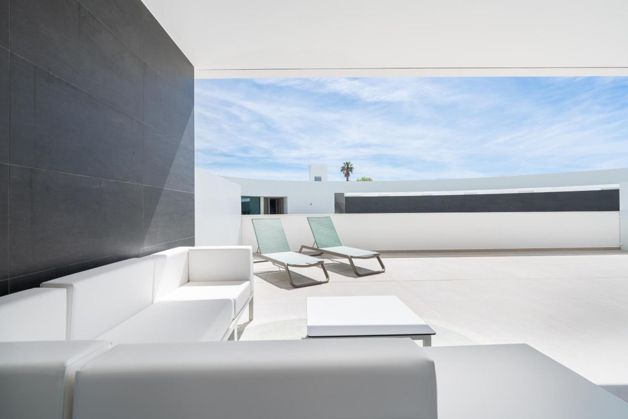 Luxury Poolside Apartment